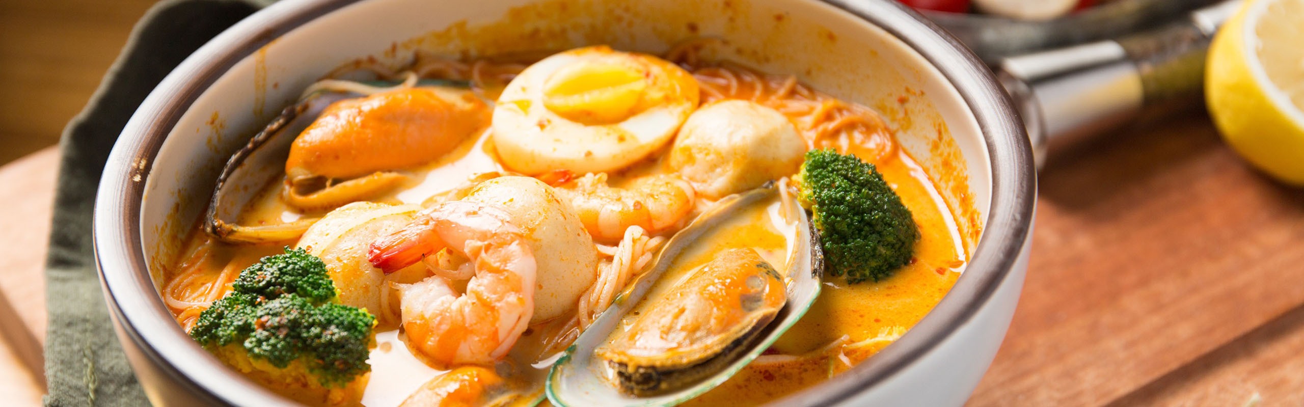 17 of the Best Thai Foods & Dishes You Absolutely Have to Try