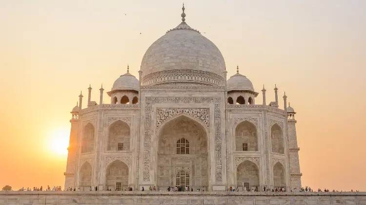 yellow of sunrise at Taj Mahal