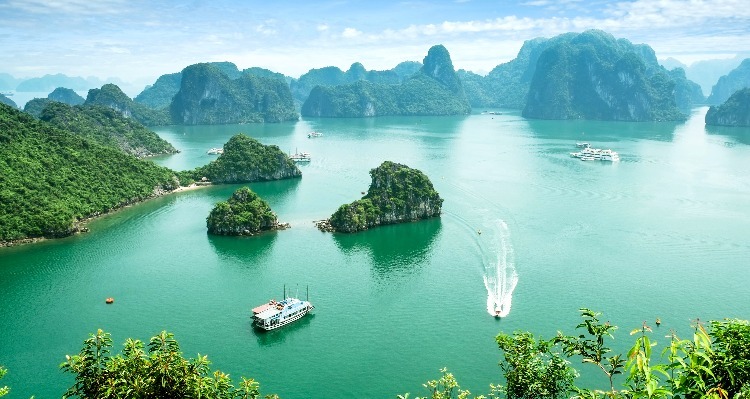 Halong Bay — Unique Karst Scenery in the Sea