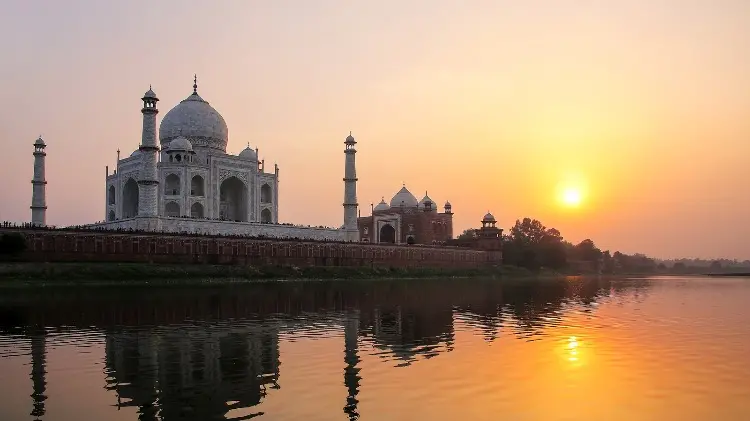 A soft yellow view of Taj