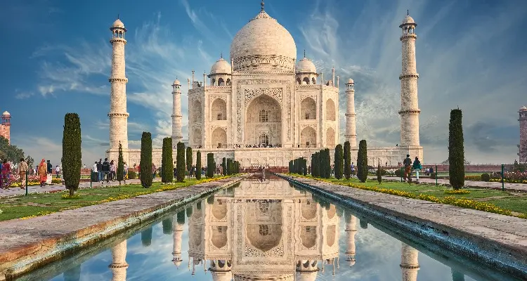 perfectly symmetrical at The Taj Mahal