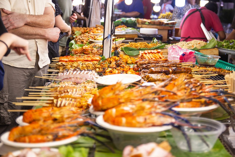 southeast asia travel tips:try local food