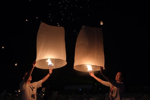 How to Celebrate the Thai Lantern Festival Responsibly, Loy Krathong ...