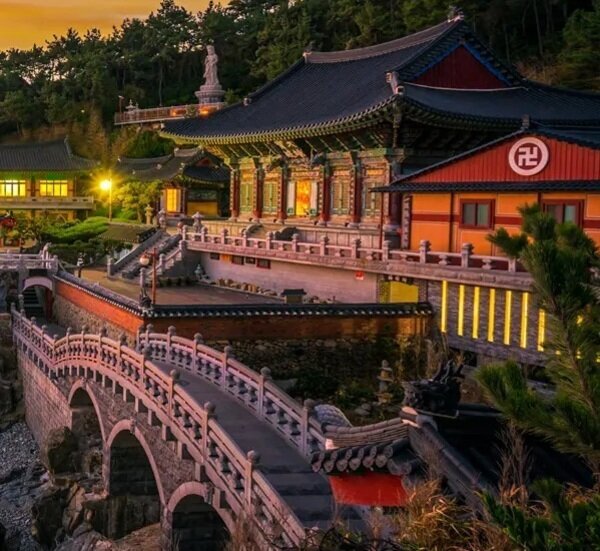 South Korea Weather in April 2025: Travel Tips for First-Timers